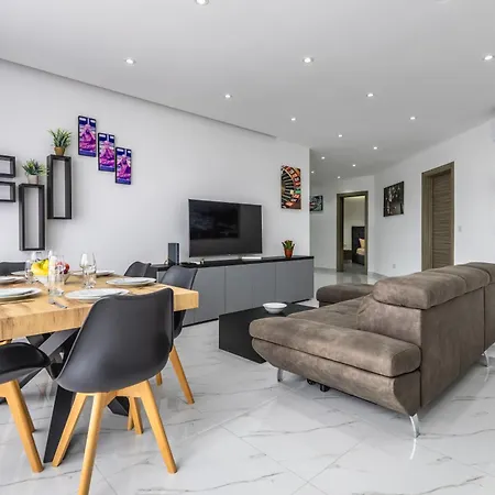 شقة Ta Xbiex, Luxury Penthouse For Families Only, With Pool And Seaview, Malta