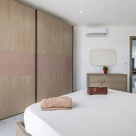 דירה Ta Xbiex, Luxury Penthouse For Families Only, With Pool And Seaview, Malta