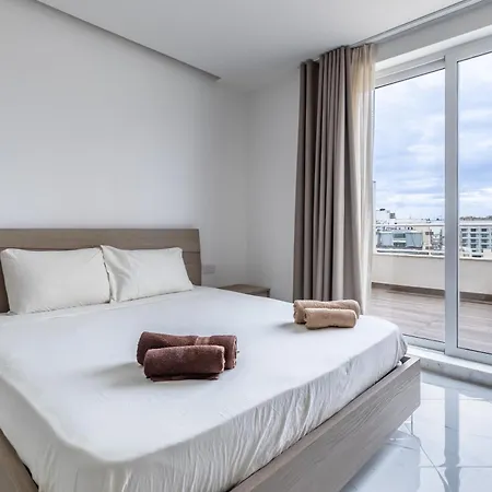 Ta Xbiex, Luxury Penthouse For Families Only, With Pool And Seaview, Malta דירה *