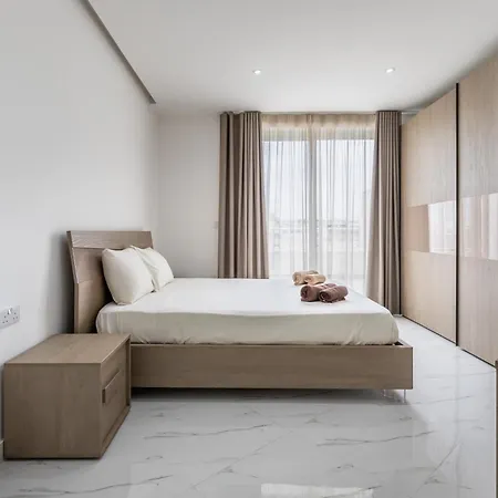 Ta Xbiex, Luxury Penthouse For Families Only, With Pool And Seaview, Malta דירה *