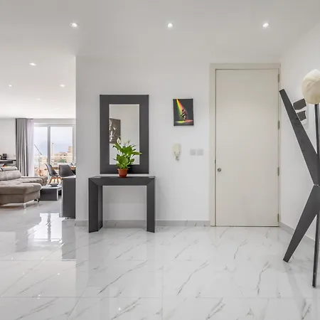 Ta Xbiex, Luxury Penthouse For Families Only, With Pool And Seaview, Malta דירה Ta Xbiex