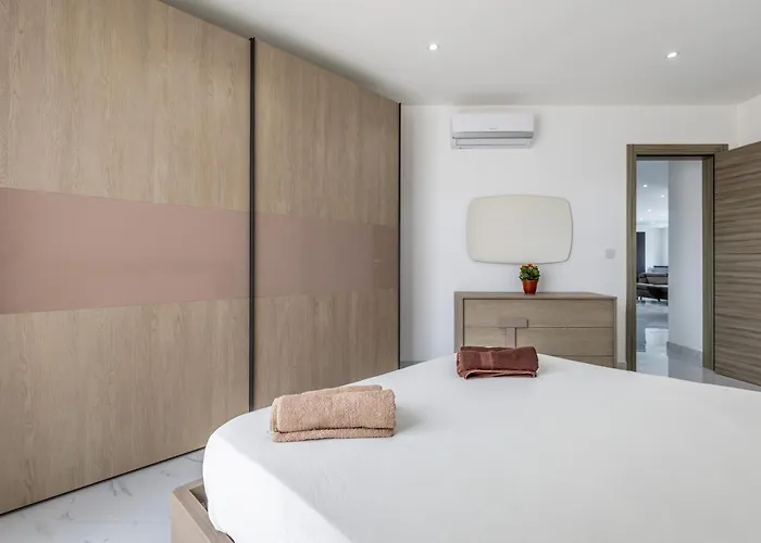 Apartment Ta Xbiex, Luxury Penthouse For Families Only, With Pool And Seaview, Malta