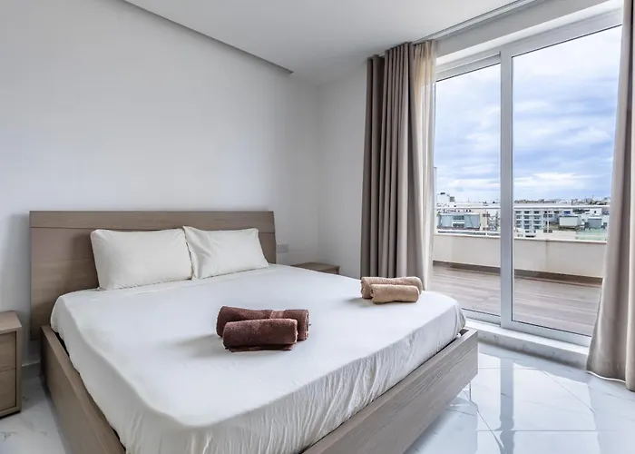 Ta Xbiex, Luxury Penthouse For Families Only, With Pool And Seaview, Malta Apartment *