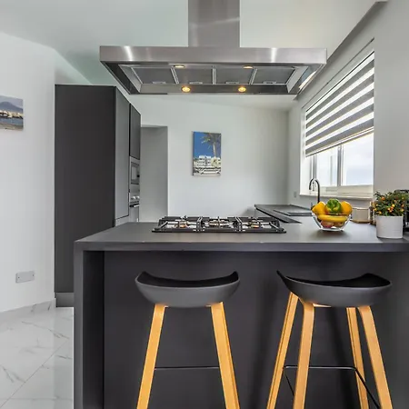 Apartament Ta Xbiex, Luxury Penthouse For Families Only, With Pool And Seaview, Malta