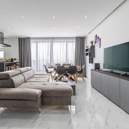 Apartament Ta Xbiex, Luxury Penthouse For Families Only, With Pool And Seaview, Malta *