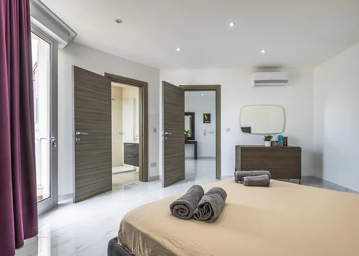 Apartment Ta Xbiex, Luxury Penthouse For Families Only, With Pool And Seaview, Malta *